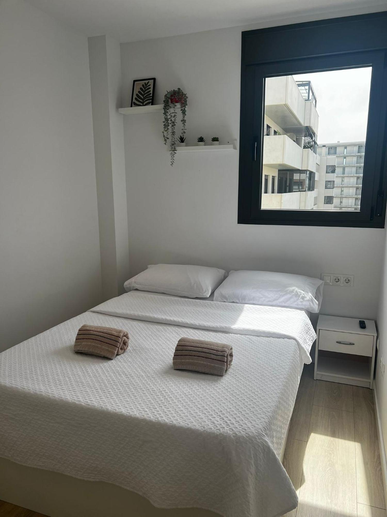 Confortable Habitacion Doble - 2 Sant Adria de Besos Luaran gambar